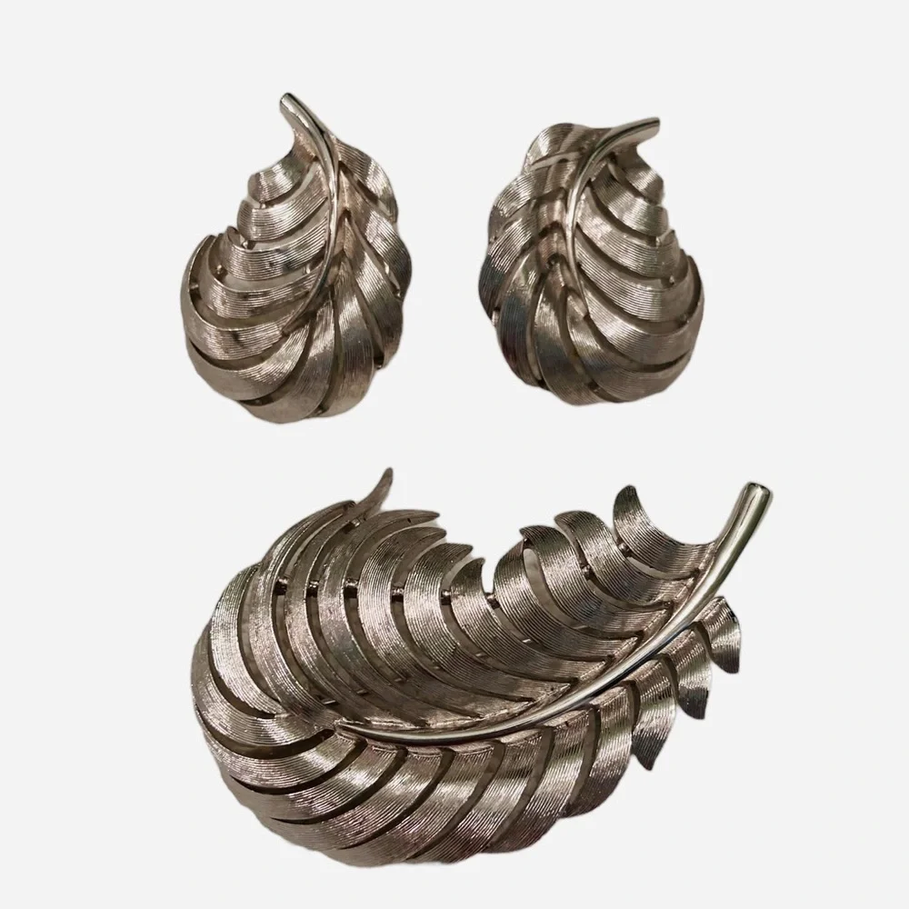 Vintage Trifari rare dimensional leaf silver tone clip on earrings & brooch